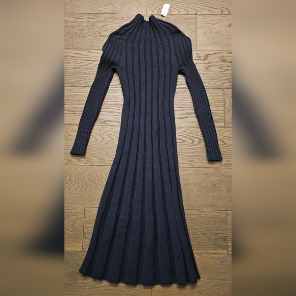 Banana Republic NWT Ribbed Midi Sweater Dress in Navy size XSp - Picture 4 of 6